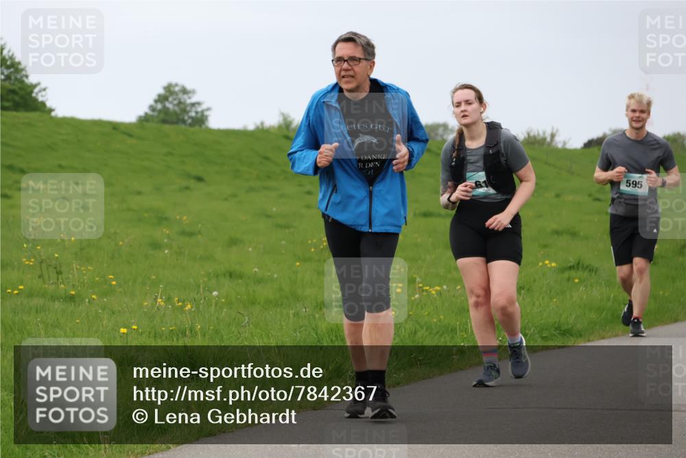 04.05.2025 - 8. Wedeler Halbmarathon Lena Gebhardt http://msf.ph/oto/7842367 04.05.2025 12:10:00 Laufen 595 meine-sportfotos.de
