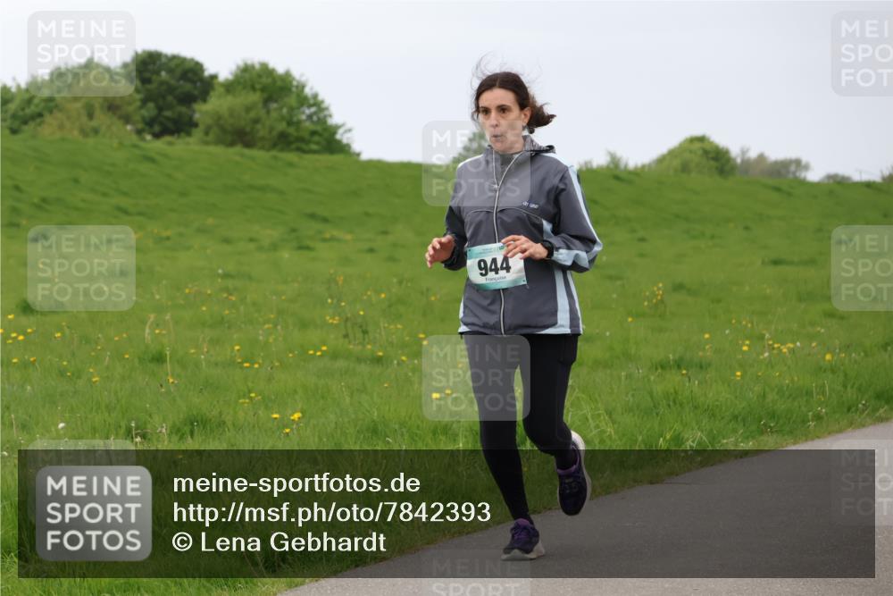 04.05.2025 - 8. Wedeler Halbmarathon Lena Gebhardt http://msf.ph/oto/7842393 04.05.2025 12:11:41 Laufen 944 meine-sportfotos.de