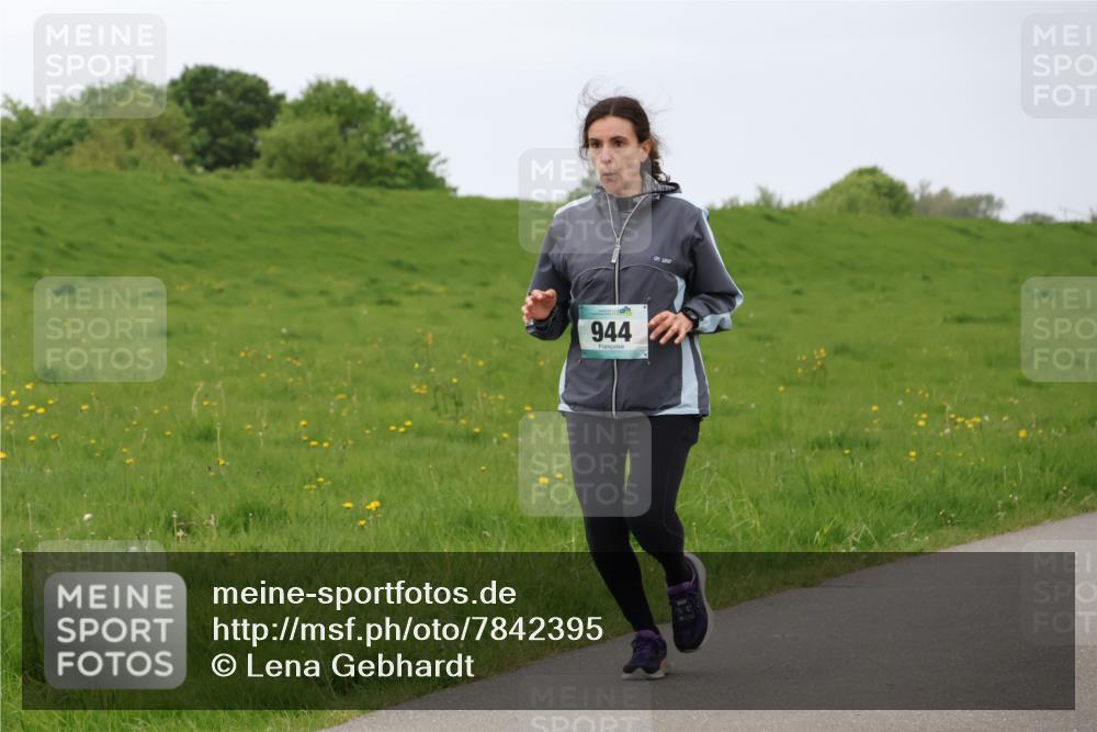 04.05.2025 - 8. Wedeler Halbmarathon Lena Gebhardt http://msf.ph/oto/7842395 04.05.2025 12:11:41 Laufen 944 meine-sportfotos.de