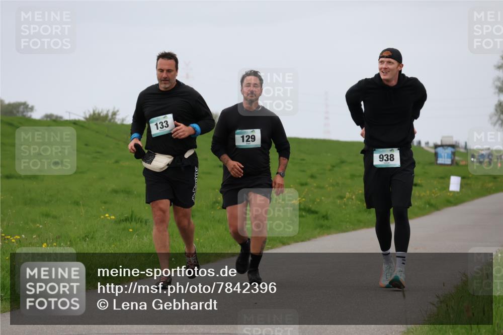 04.05.2025 - 8. Wedeler Halbmarathon Lena Gebhardt http://msf.ph/oto/7842396 04.05.2025 12:12:00 Laufen 133, 129, 938 meine-sportfotos.de
