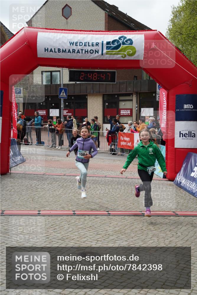 04.05.2025 - 8. Wedeler Halbmarathon Felixshl http://msf.ph/oto/7842398 04.05.2025 12:48:44 Ziel 1140, 1172, 1182, 1190 meine-sportfotos.de