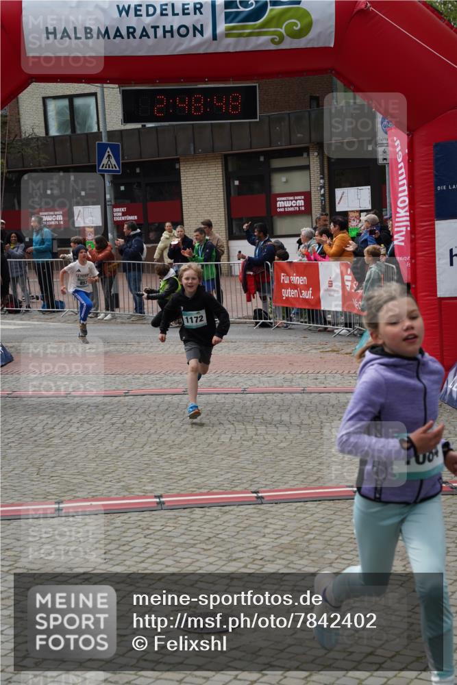 04.05.2025 - 8. Wedeler Halbmarathon Felixshl http://msf.ph/oto/7842402 04.05.2025 12:48:45 Ziel 857, 1140, 1172, 1182, 1190 meine-sportfotos.de