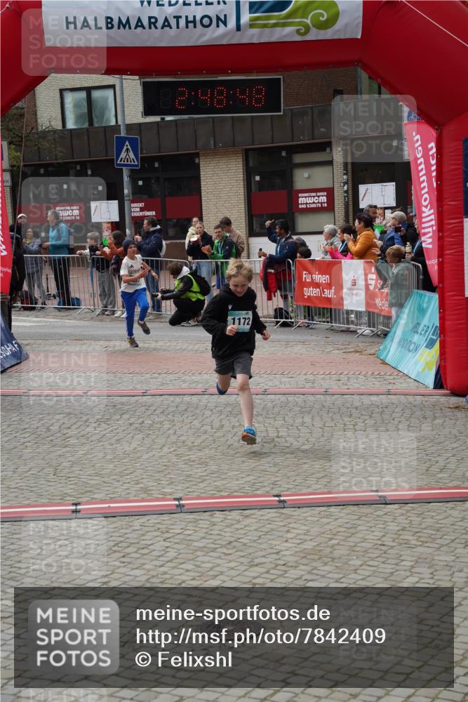 04.05.2025 - 8. Wedeler Halbmarathon Felixshl http://msf.ph/oto/7842409 04.05.2025 12:48:46 Ziel 857, 1172, 1182, 1190 meine-sportfotos.de