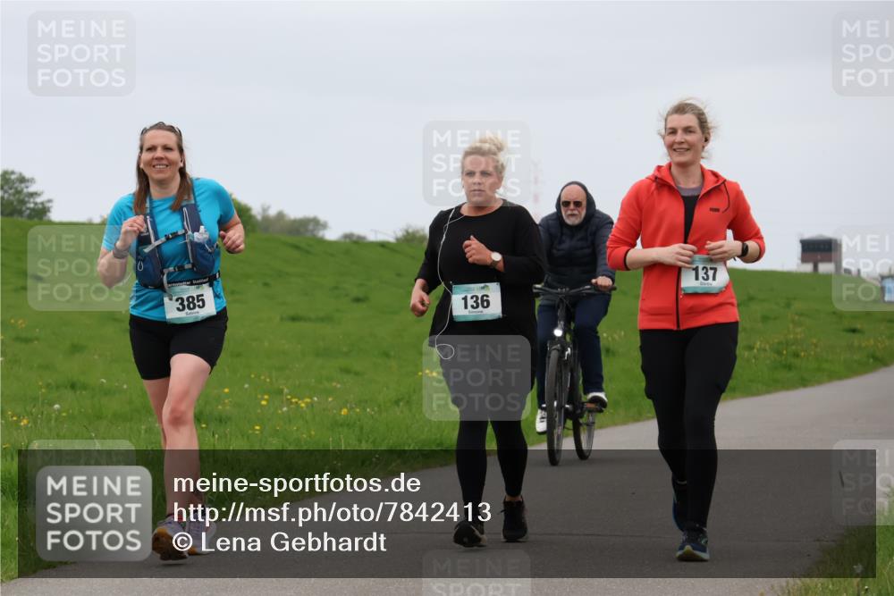 04.05.2025 - 8. Wedeler Halbmarathon Lena Gebhardt http://msf.ph/oto/7842413 04.05.2025 12:13:24 Laufen 385, 136, 137 meine-sportfotos.de