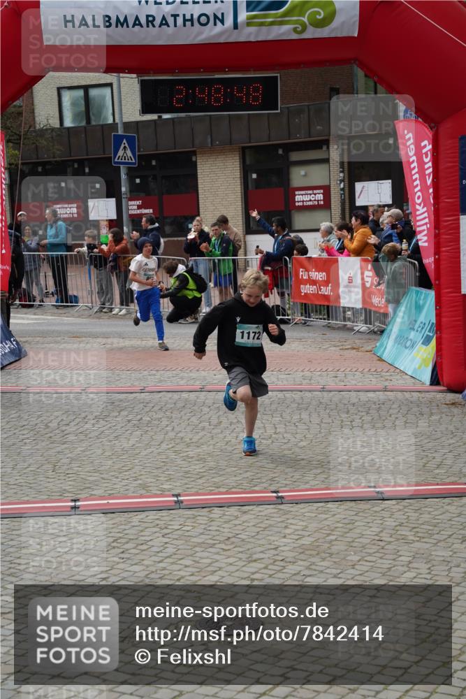 04.05.2025 - 8. Wedeler Halbmarathon Felixshl http://msf.ph/oto/7842414 04.05.2025 12:48:46 Ziel 857, 1172, 1182, 1190 meine-sportfotos.de