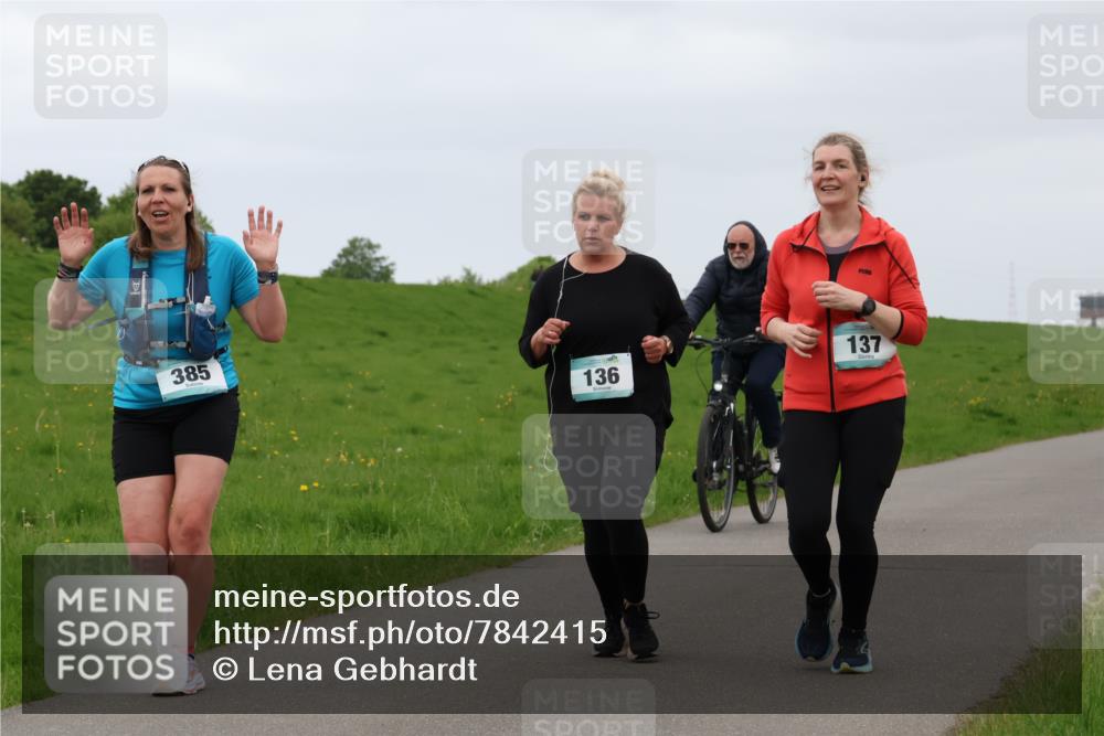 04.05.2025 - 8. Wedeler Halbmarathon Lena Gebhardt http://msf.ph/oto/7842415 04.05.2025 12:13:26 Laufen 385, 136, 137 meine-sportfotos.de