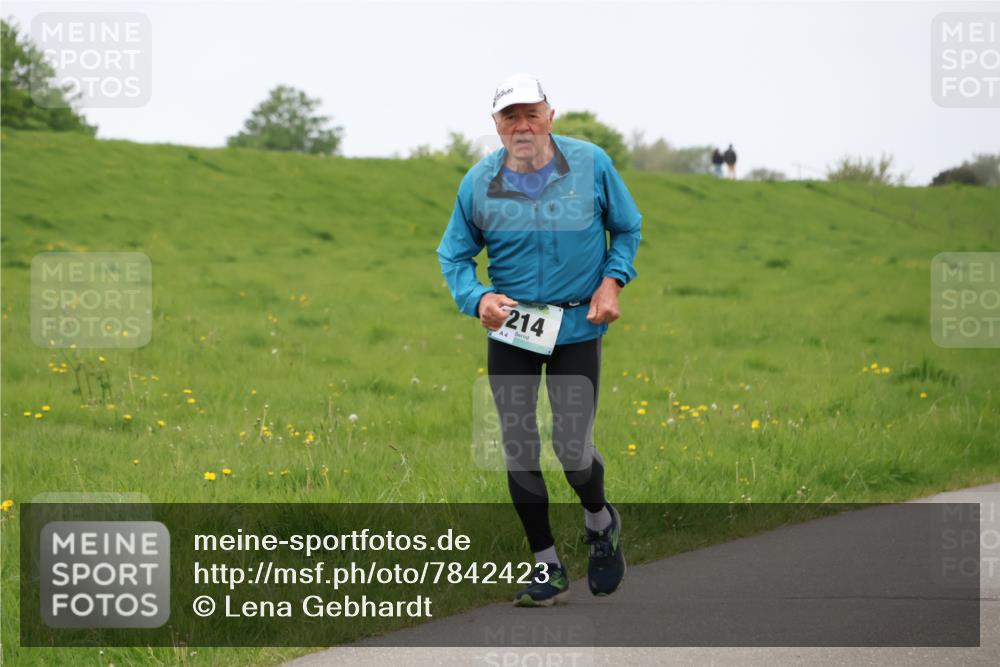 04.05.2025 - 8. Wedeler Halbmarathon Lena Gebhardt http://msf.ph/oto/7842423 04.05.2025 12:13:53 Laufen 214, 4 meine-sportfotos.de