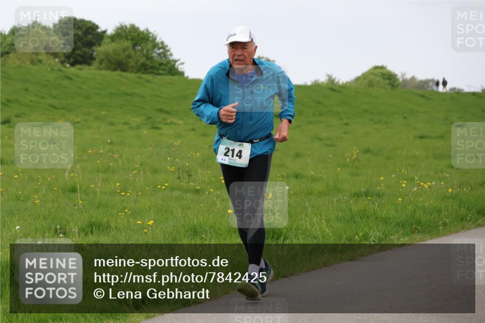 04.05.2025 - 8. Wedeler Halbmarathon Lena Gebhardt http://msf.ph/oto/7842425 04.05.2025 12:13:54 Laufen 214, 4 meine-sportfotos.de