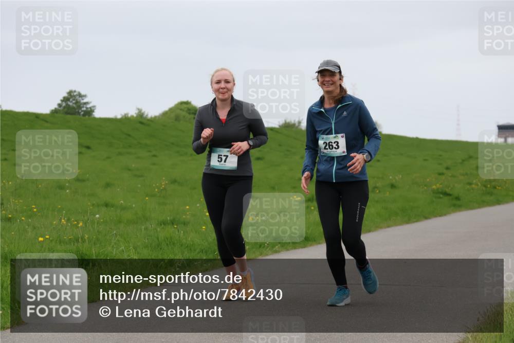04.05.2025 - 8. Wedeler Halbmarathon Lena Gebhardt http://msf.ph/oto/7842430 04.05.2025 12:13:57 Laufen 57, 263 meine-sportfotos.de