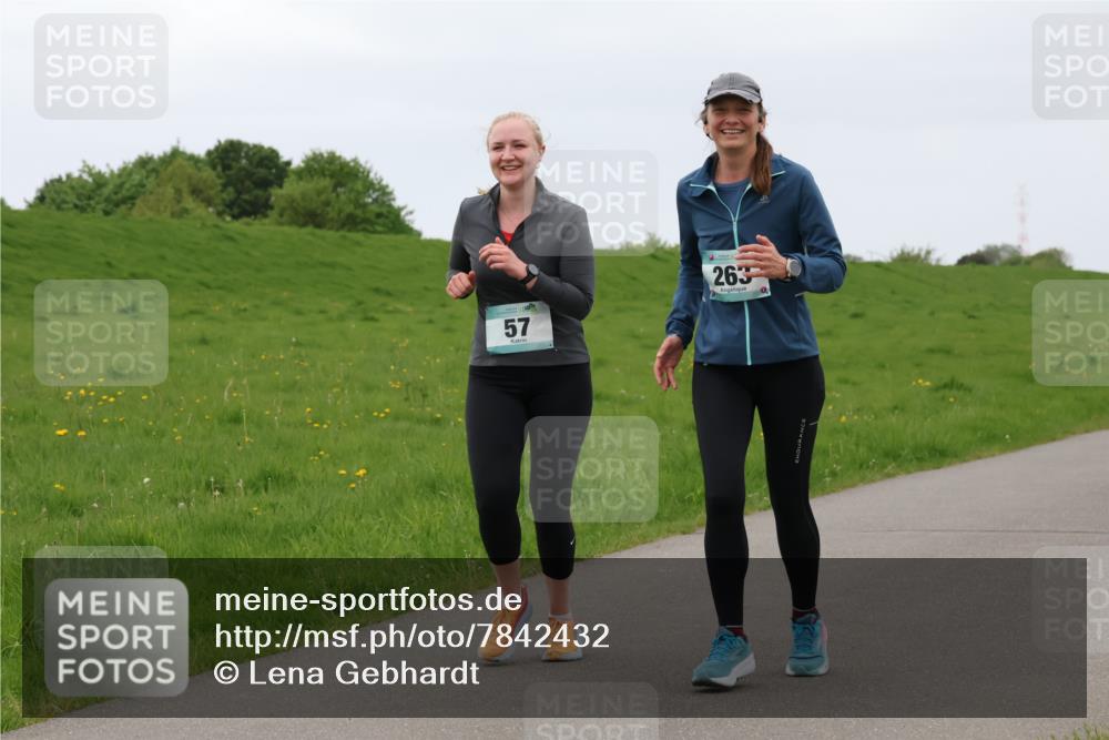 04.05.2025 - 8. Wedeler Halbmarathon Lena Gebhardt http://msf.ph/oto/7842432 04.05.2025 12:13:59 Laufen 57, 263 meine-sportfotos.de