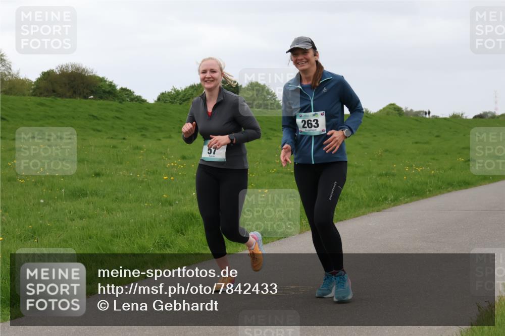 04.05.2025 - 8. Wedeler Halbmarathon Lena Gebhardt http://msf.ph/oto/7842433 04.05.2025 12:14:00 Laufen 263 meine-sportfotos.de