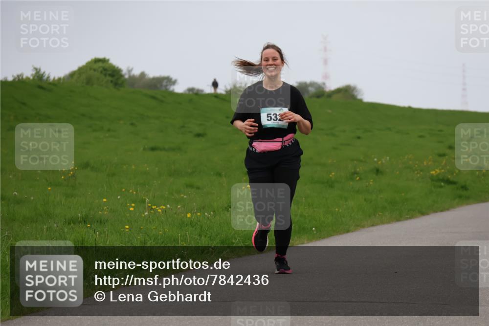 04.05.2025 - 8. Wedeler Halbmarathon Lena Gebhardt http://msf.ph/oto/7842436 04.05.2025 12:14:19 Laufen 532 meine-sportfotos.de