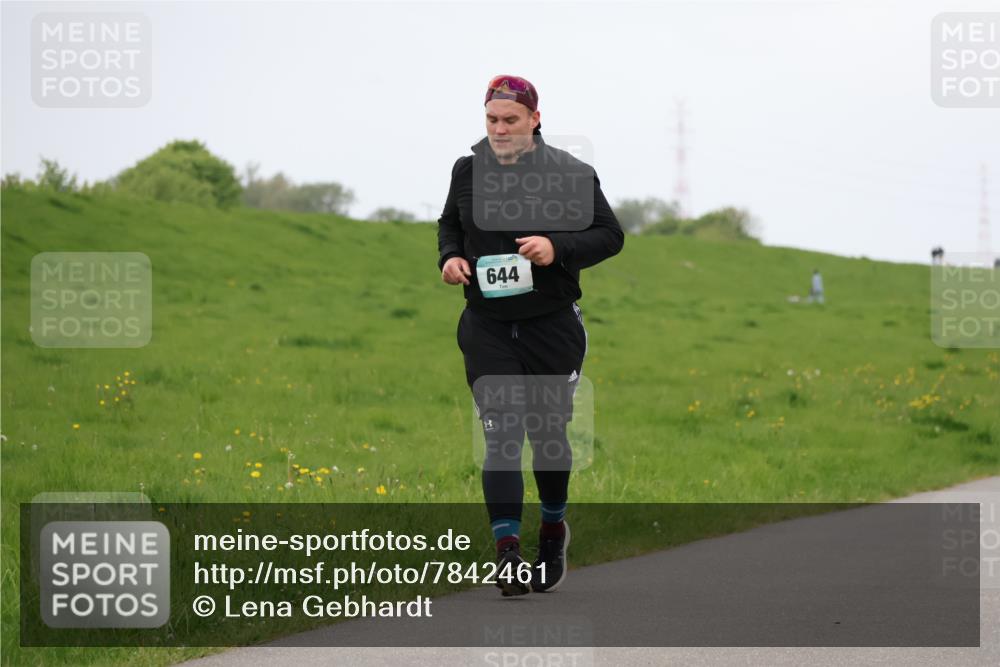 04.05.2025 - 8. Wedeler Halbmarathon Lena Gebhardt http://msf.ph/oto/7842461 04.05.2025 12:17:15 Laufen 644 meine-sportfotos.de