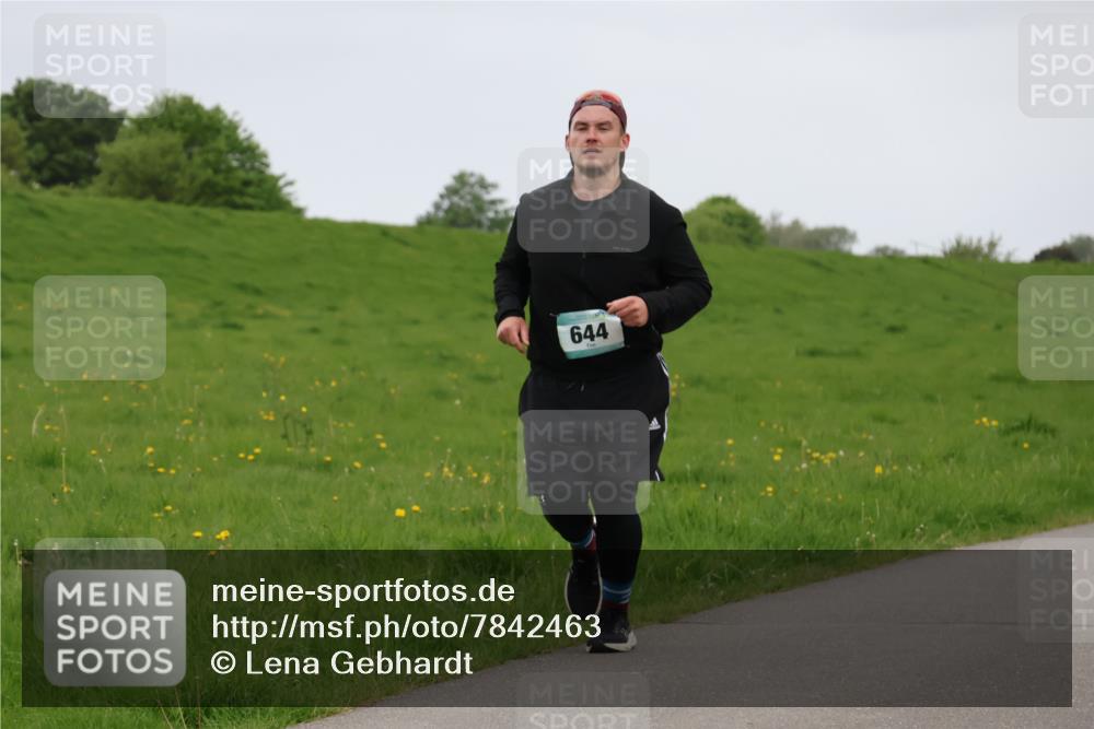 04.05.2025 - 8. Wedeler Halbmarathon Lena Gebhardt http://msf.ph/oto/7842463 04.05.2025 12:17:18 Laufen 644 meine-sportfotos.de