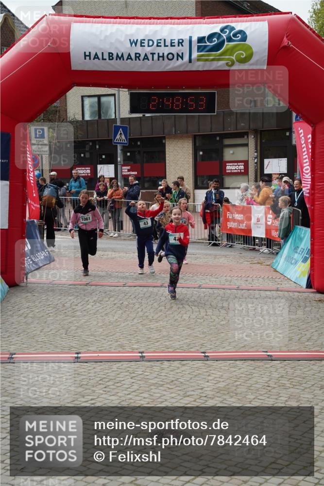 04.05.2025 - 8. Wedeler Halbmarathon Felixshl http://msf.ph/oto/7842464 04.05.2025 12:48:51 Ziel 42, 43, 857, 905, 1061, 1069, 1107, 1172 meine-sportfotos.de