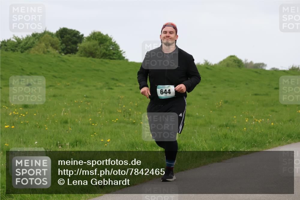 04.05.2025 - 8. Wedeler Halbmarathon Lena Gebhardt http://msf.ph/oto/7842465 04.05.2025 12:17:19 Laufen 644 meine-sportfotos.de