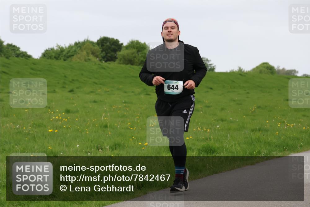 04.05.2025 - 8. Wedeler Halbmarathon Lena Gebhardt http://msf.ph/oto/7842467 04.05.2025 12:17:20 Laufen 644 meine-sportfotos.de