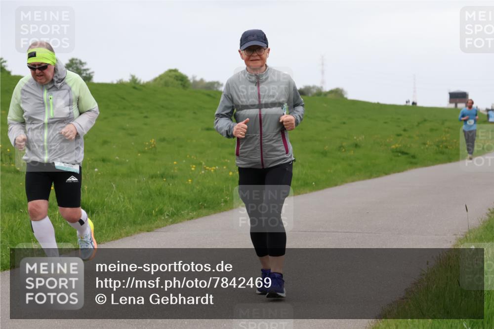 04.05.2025 - 8. Wedeler Halbmarathon Lena Gebhardt http://msf.ph/oto/7842469 04.05.2025 12:17:31 Laufen  meine-sportfotos.de