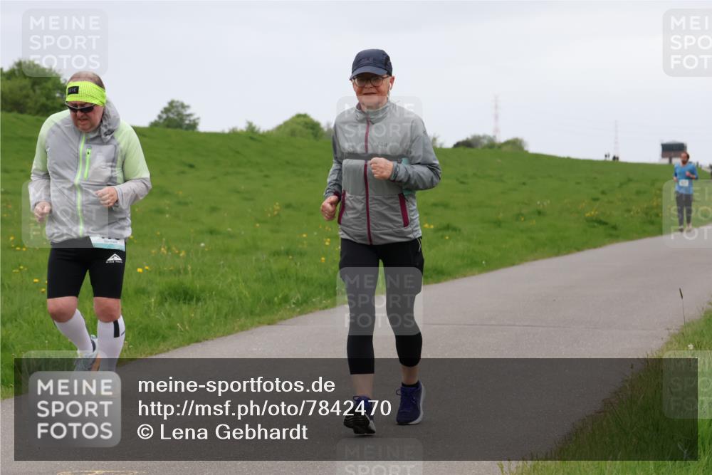 04.05.2025 - 8. Wedeler Halbmarathon Lena Gebhardt http://msf.ph/oto/7842470 04.05.2025 12:17:31 Laufen  meine-sportfotos.de