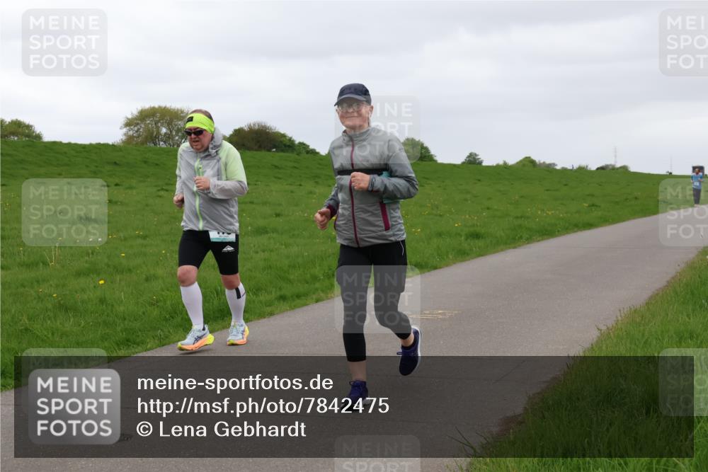 04.05.2025 - 8. Wedeler Halbmarathon Lena Gebhardt http://msf.ph/oto/7842475 04.05.2025 12:17:33 Laufen  meine-sportfotos.de
