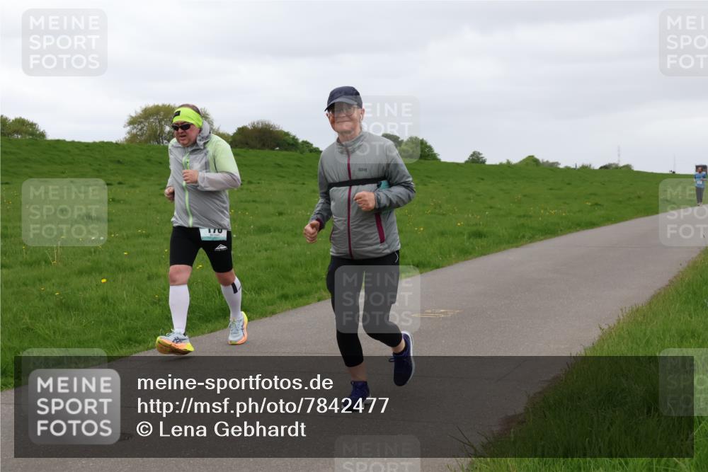 04.05.2025 - 8. Wedeler Halbmarathon Lena Gebhardt http://msf.ph/oto/7842477 04.05.2025 12:17:33 Laufen  meine-sportfotos.de
