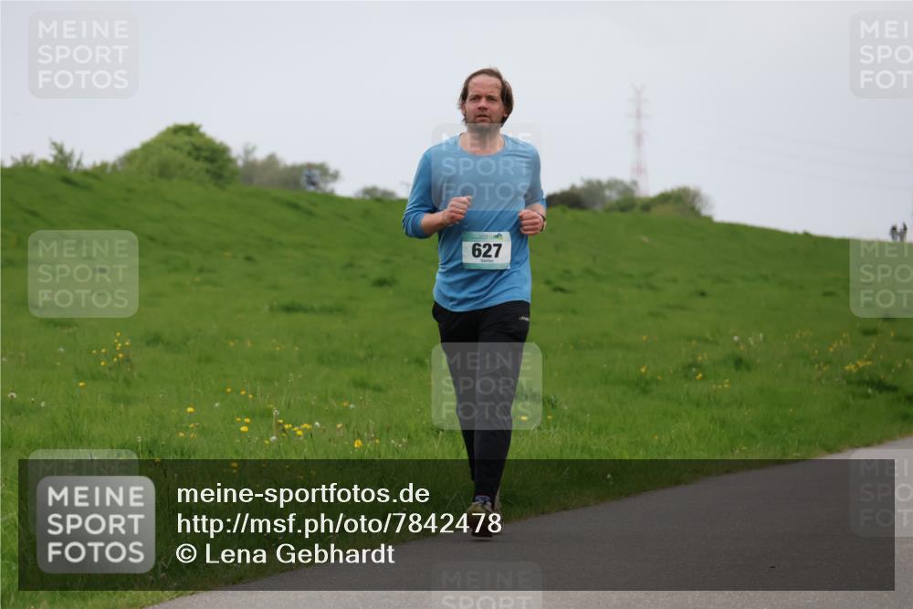 04.05.2025 - 8. Wedeler Halbmarathon Lena Gebhardt http://msf.ph/oto/7842478 04.05.2025 12:17:47 Laufen 627 meine-sportfotos.de