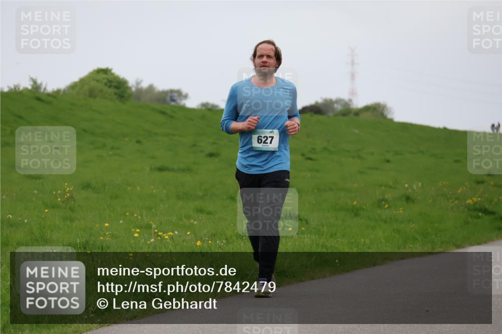 04.05.2025 - 8. Wedeler Halbmarathon Lena Gebhardt http://msf.ph/oto/7842479 04.05.2025 12:17:47 Laufen 627 meine-sportfotos.de