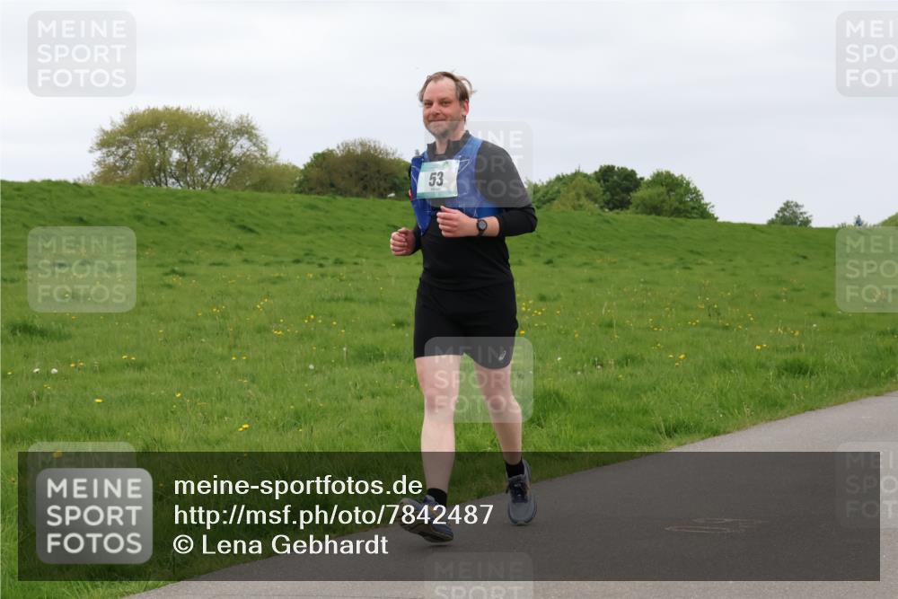 04.05.2025 - 8. Wedeler Halbmarathon Lena Gebhardt http://msf.ph/oto/7842487 04.05.2025 12:18:20 Laufen 53 meine-sportfotos.de