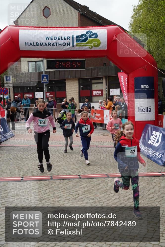 04.05.2025 - 8. Wedeler Halbmarathon Felixshl http://msf.ph/oto/7842489 04.05.2025 12:48:52 Ziel 42, 43, 857, 905, 1061, 1069, 1107 meine-sportfotos.de