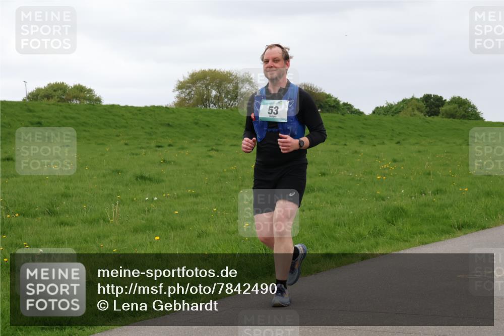 04.05.2025 - 8. Wedeler Halbmarathon Lena Gebhardt http://msf.ph/oto/7842490 04.05.2025 12:18:20 Laufen 53 meine-sportfotos.de