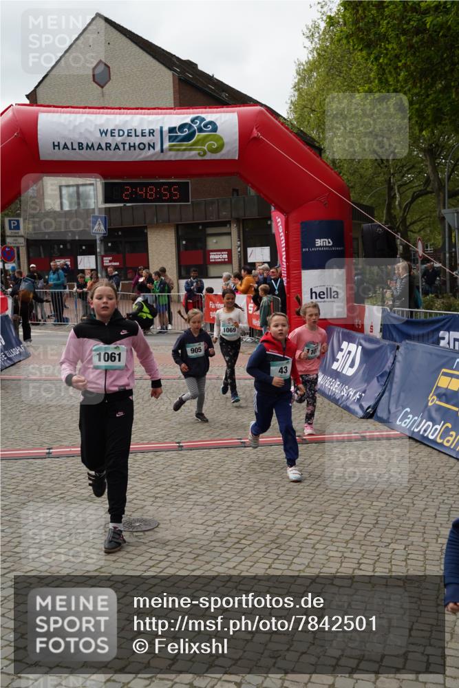 04.05.2025 - 8. Wedeler Halbmarathon Felixshl http://msf.ph/oto/7842501 04.05.2025 12:48:53 Ziel 42, 43, 857, 905, 1061, 1069, 1107 meine-sportfotos.de