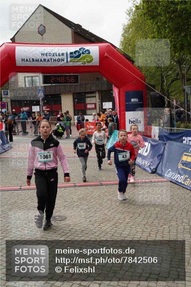 04.05.2025 - 8. Wedeler Halbmarathon Felixshl http://msf.ph/oto/7842506 04.05.2025 12:48:53 Ziel 42, 43, 857, 905, 1061, 1069, 1107 meine-sportfotos.de
