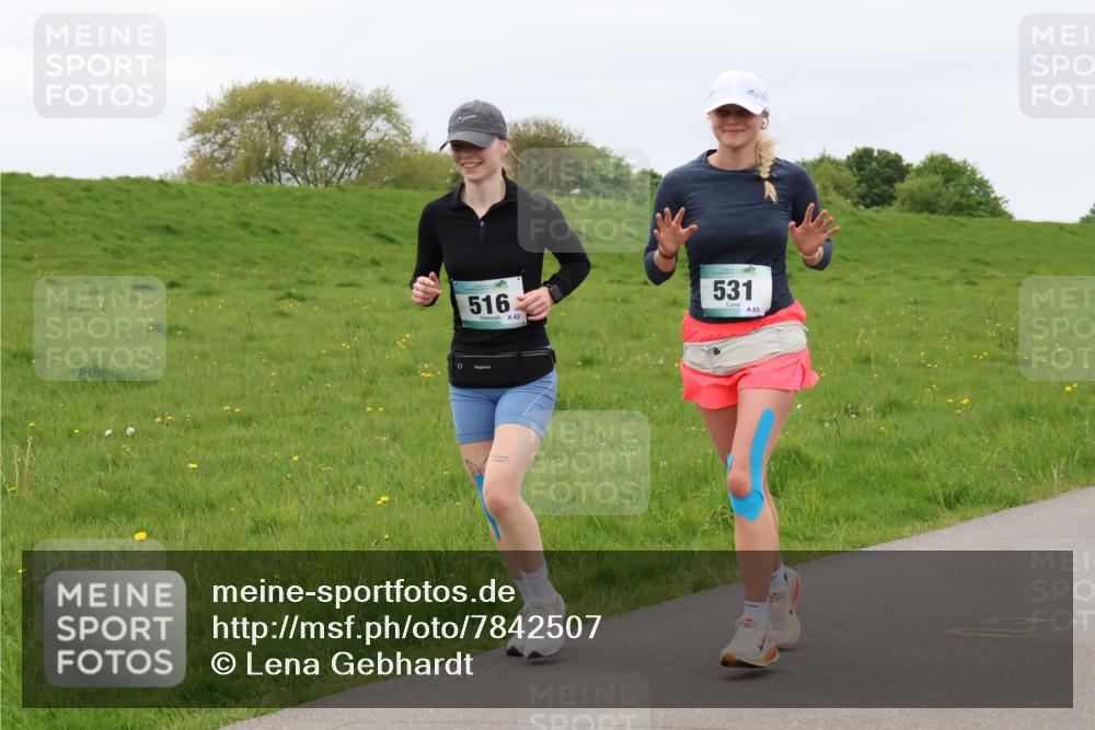 04.05.2025 - 8. Wedeler Halbmarathon Lena Gebhardt http://msf.ph/oto/7842507 04.05.2025 12:19:39 Laufen 0, 516, 62, 531, 63 meine-sportfotos.de