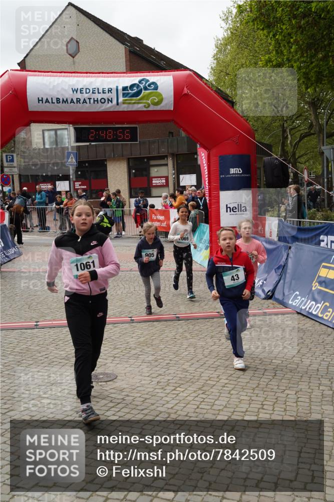 04.05.2025 - 8. Wedeler Halbmarathon Felixshl http://msf.ph/oto/7842509 04.05.2025 12:48:53 Ziel 42, 43, 857, 905, 1061, 1069, 1107 meine-sportfotos.de