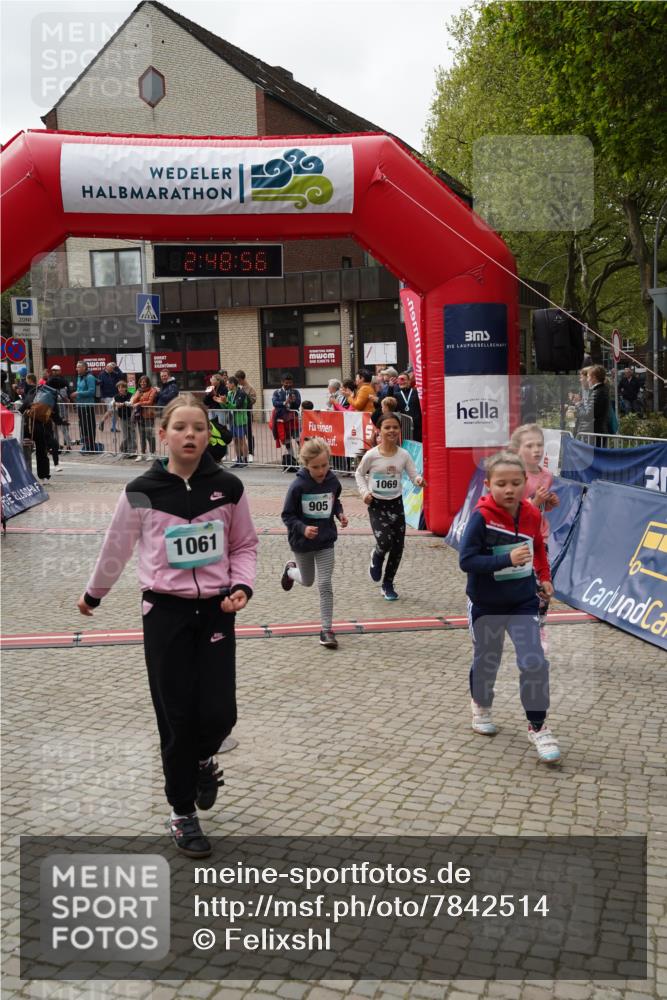 04.05.2025 - 8. Wedeler Halbmarathon Felixshl http://msf.ph/oto/7842514 04.05.2025 12:48:54 Ziel 42, 43, 857, 905, 956, 1061, 1069, 1107 meine-sportfotos.de