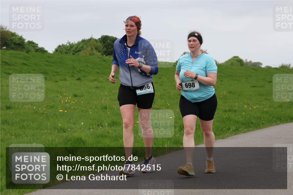 04.05.2025 - 8. Wedeler Halbmarathon Lena Gebhardt http://msf.ph/oto/7842515 04.05.2025 12:19:47 Laufen 698 meine-sportfotos.de