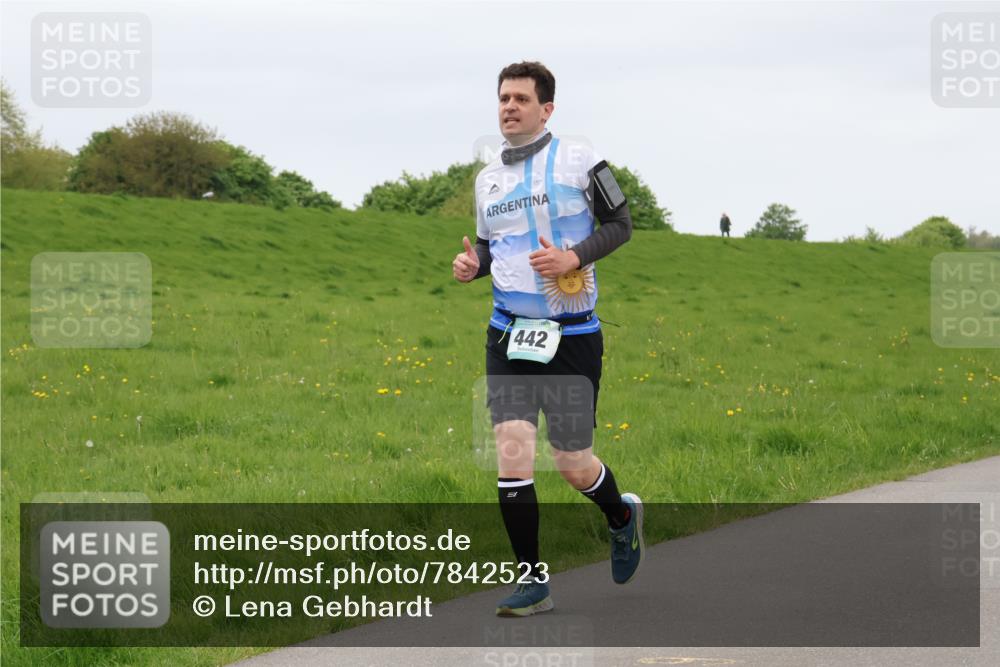 04.05.2025 - 8. Wedeler Halbmarathon Lena Gebhardt http://msf.ph/oto/7842523 04.05.2025 12:19:55 Laufen 442 meine-sportfotos.de