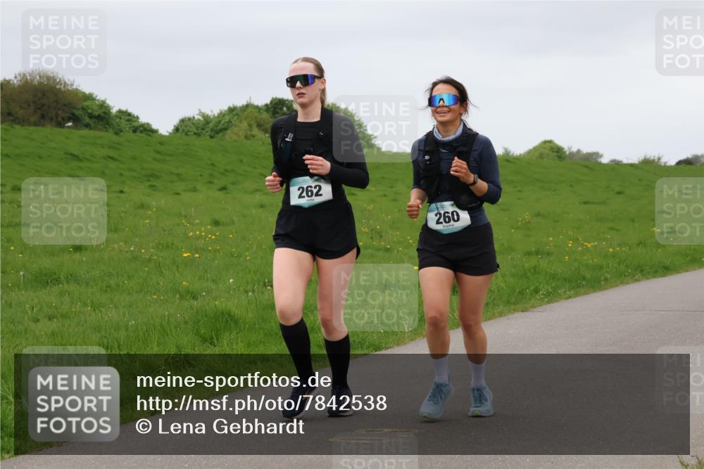 04.05.2025 - 8. Wedeler Halbmarathon Lena Gebhardt http://msf.ph/oto/7842538 04.05.2025 12:20:16 Laufen 262, 260 meine-sportfotos.de