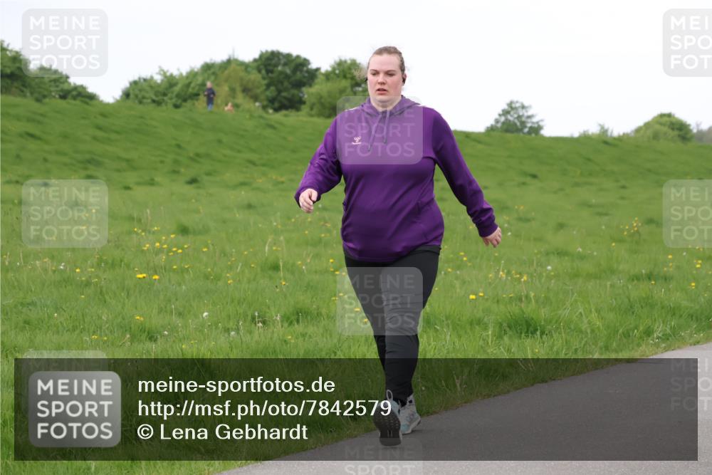 04.05.2025 - 8. Wedeler Halbmarathon Lena Gebhardt http://msf.ph/oto/7842579 04.05.2025 12:23:55 Laufen  meine-sportfotos.de