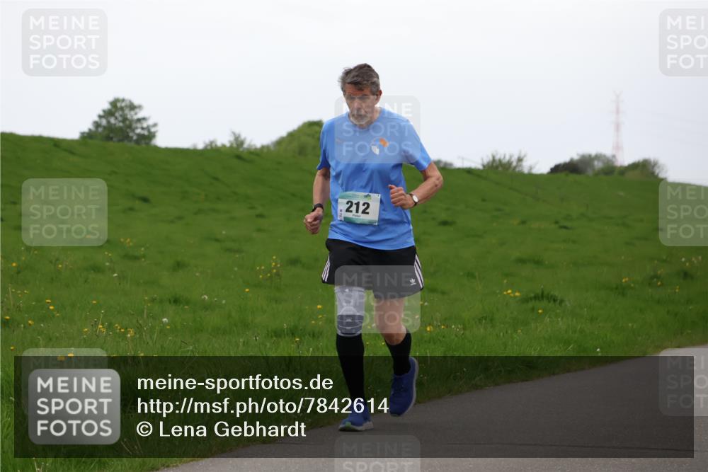 04.05.2025 - 8. Wedeler Halbmarathon Lena Gebhardt http://msf.ph/oto/7842614 04.05.2025 12:27:21 Laufen 212 meine-sportfotos.de