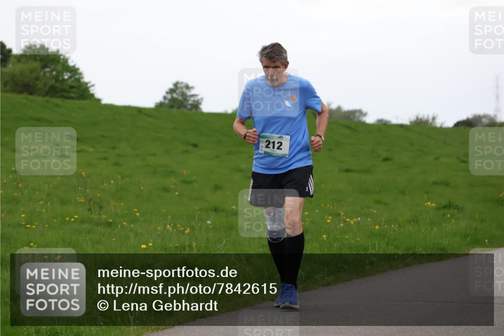 04.05.2025 - 8. Wedeler Halbmarathon Lena Gebhardt http://msf.ph/oto/7842615 04.05.2025 12:27:22 Laufen 212 meine-sportfotos.de