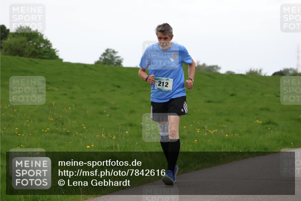 04.05.2025 - 8. Wedeler Halbmarathon Lena Gebhardt http://msf.ph/oto/7842616 04.05.2025 12:27:23 Laufen 212 meine-sportfotos.de