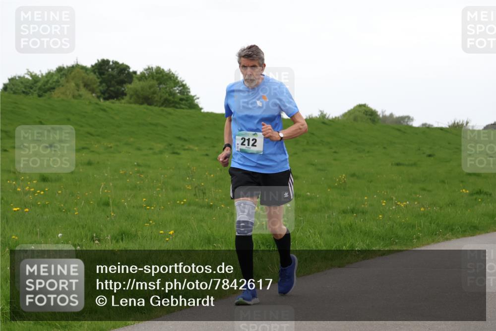 04.05.2025 - 8. Wedeler Halbmarathon Lena Gebhardt http://msf.ph/oto/7842617 04.05.2025 12:27:24 Laufen 212 meine-sportfotos.de