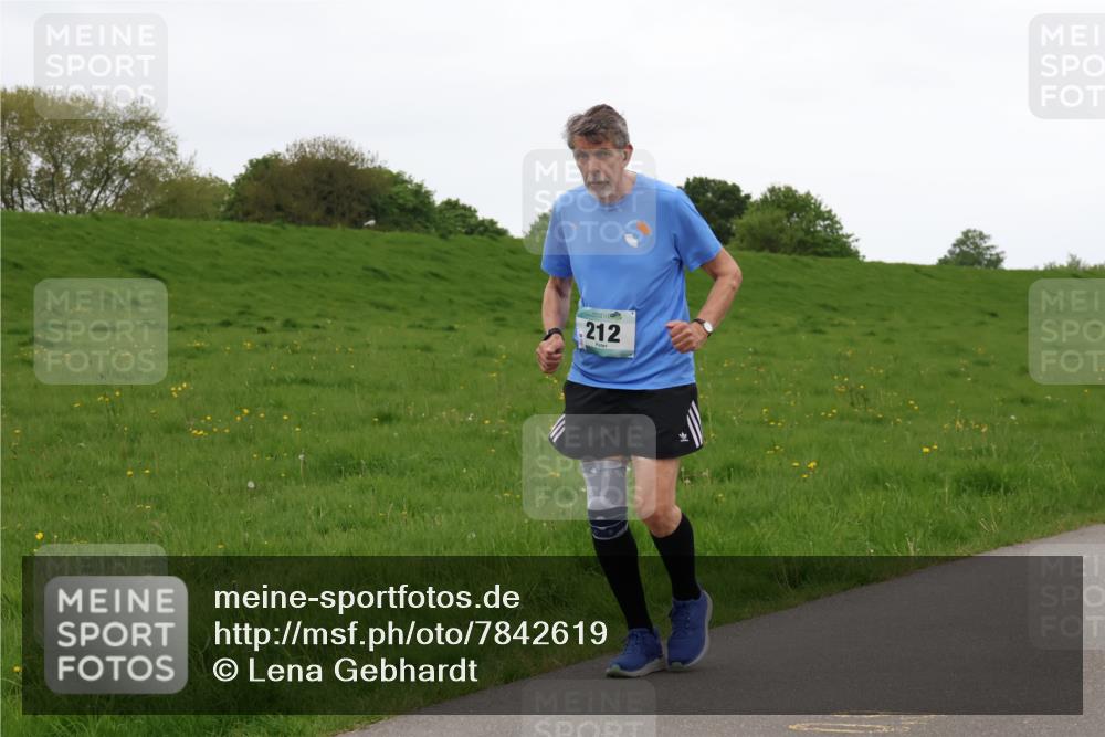 04.05.2025 - 8. Wedeler Halbmarathon Lena Gebhardt http://msf.ph/oto/7842619 04.05.2025 12:27:26 Laufen 212 meine-sportfotos.de
