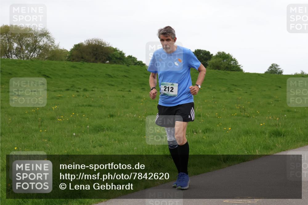 04.05.2025 - 8. Wedeler Halbmarathon Lena Gebhardt http://msf.ph/oto/7842620 04.05.2025 12:27:26 Laufen 212 meine-sportfotos.de