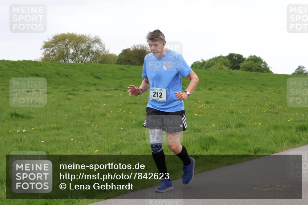 04.05.2025 - 8. Wedeler Halbmarathon Lena Gebhardt http://msf.ph/oto/7842623 04.05.2025 12:27:26 Laufen 212 meine-sportfotos.de