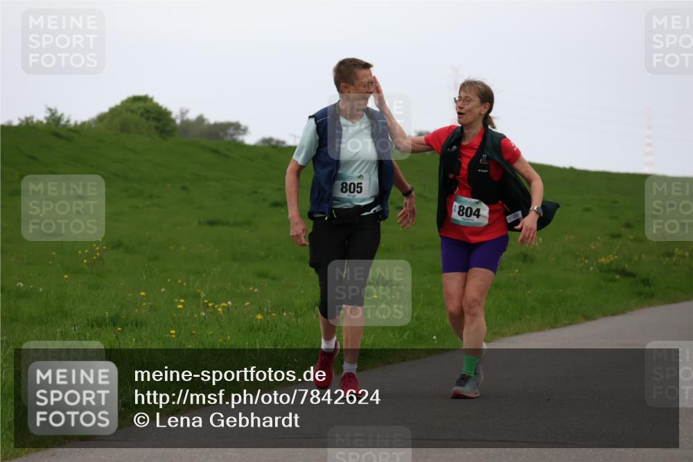 04.05.2025 - 8. Wedeler Halbmarathon Lena Gebhardt http://msf.ph/oto/7842624 04.05.2025 12:30:01 Laufen 805, 804, 11 meine-sportfotos.de