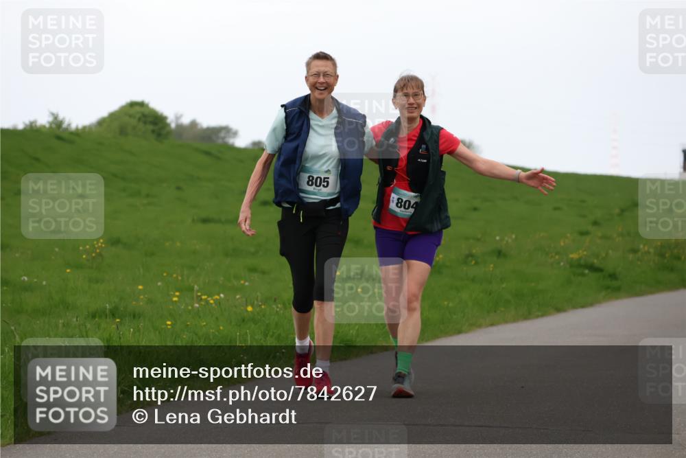 04.05.2025 - 8. Wedeler Halbmarathon Lena Gebhardt http://msf.ph/oto/7842627 04.05.2025 12:30:01 Laufen 47, 20, 805, 804 meine-sportfotos.de
