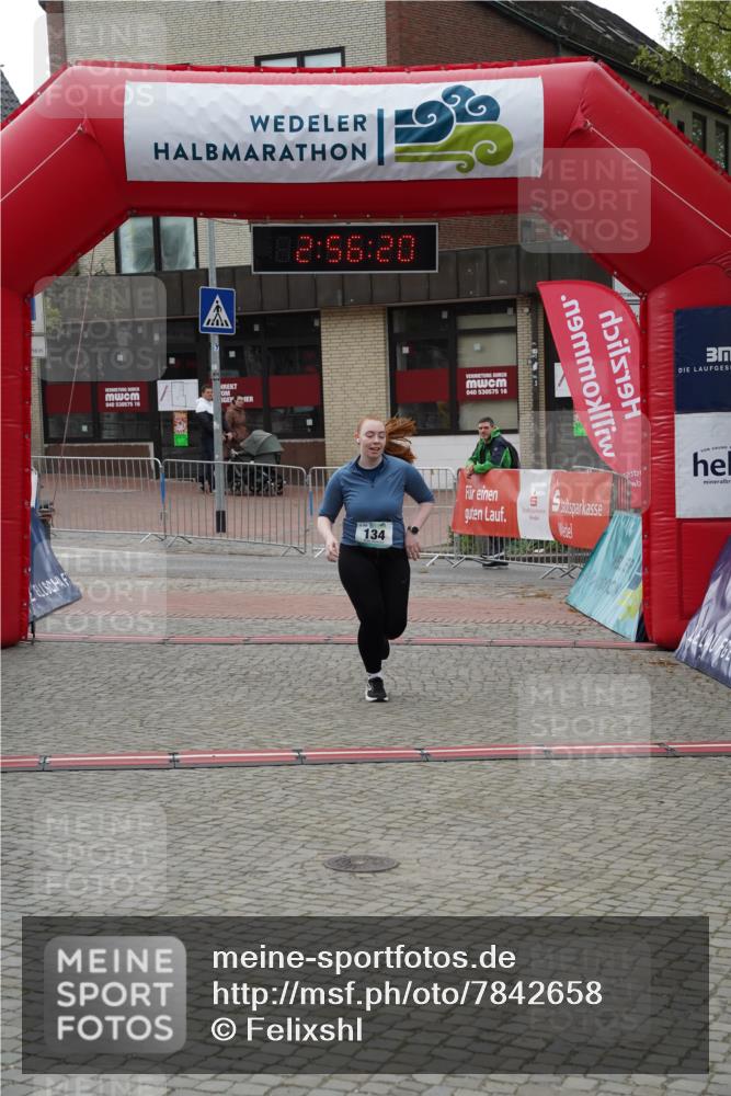 04.05.2025 - 8. Wedeler Halbmarathon Felixshl http://msf.ph/oto/7842658 04.05.2025 12:56:17 Ziel 134 meine-sportfotos.de