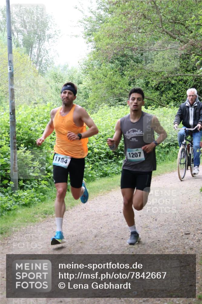 04.05.2025 - 8. Wedeler Halbmarathon Lena Gebhardt http://msf.ph/oto/7842667 04.05.2025 11:13:26 Laufen  meine-sportfotos.de